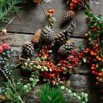 5 tips and tricks to decorate your table for Christmas on a budget.