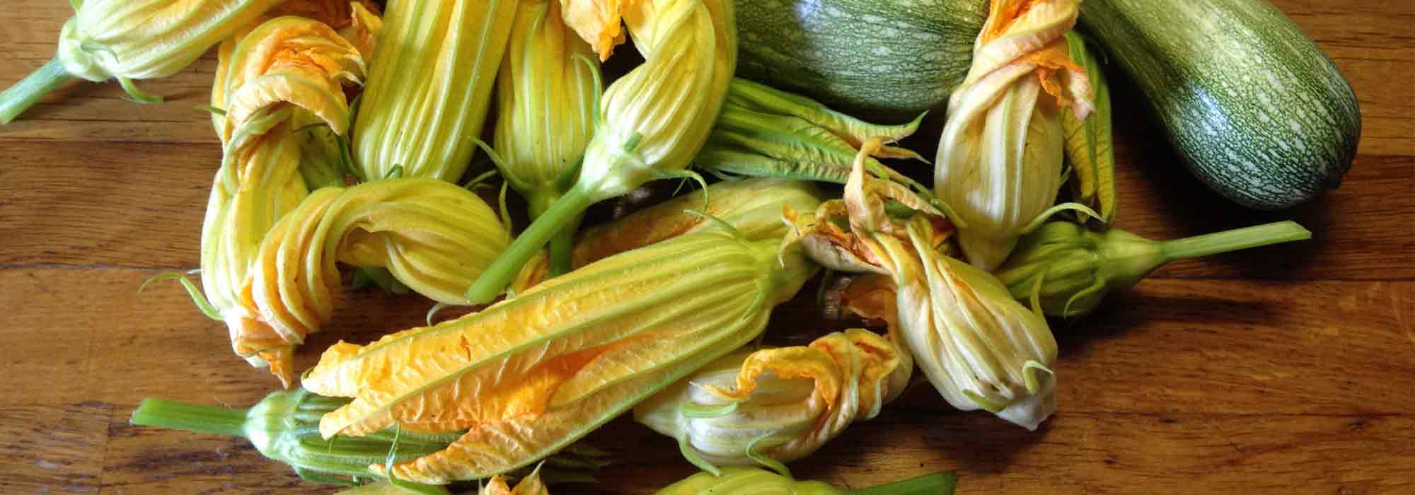 Make courgette flower fritters