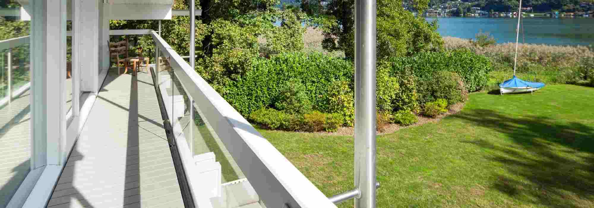 How to arrange a long and narrow balcony?