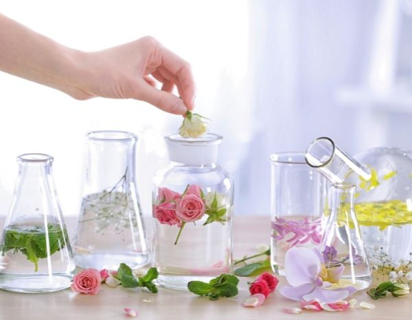 Making a flower-based lotion