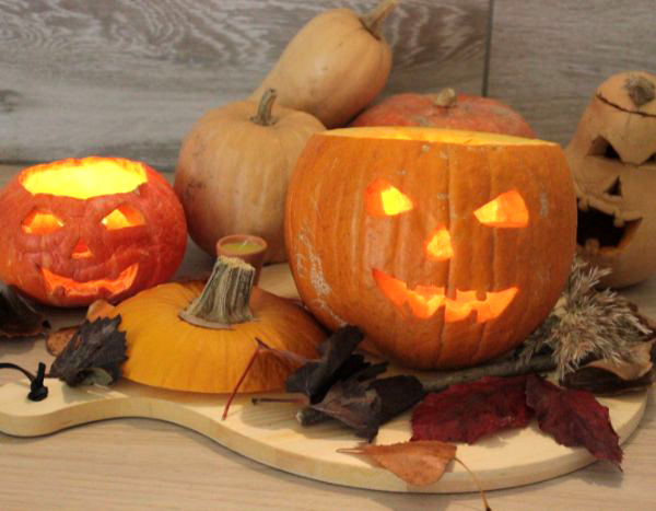 Make a pumpkin lantern for Halloween