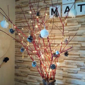How to make a Christmas tree with dogwood?