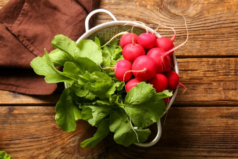 Zero waste: how to recycle radish leaves?