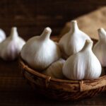 How to harvest and store garlic?