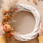 How to make a homemade autumn wreath?