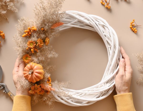 How to make a homemade autumn wreath?