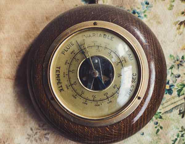 Vintage, the needle barometer?