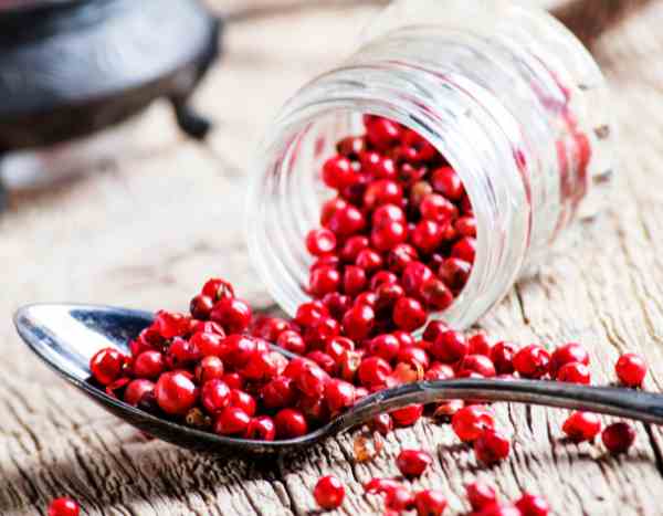 How to harvest, preserve and use pink peppercorns in cooking?