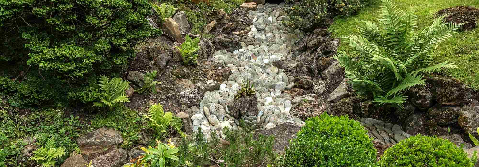 Creating a dry riverbed in a Japanese garden