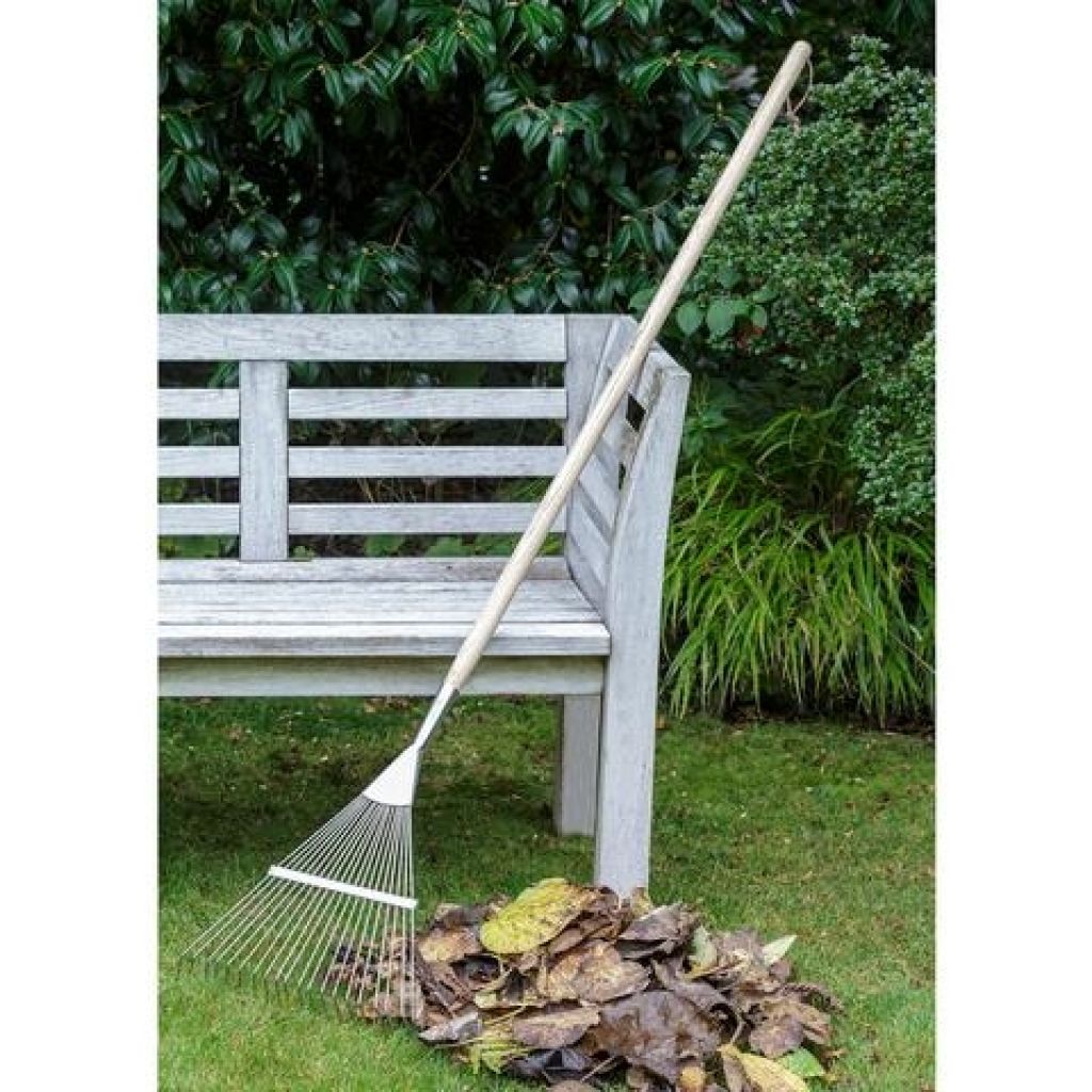 Round wire leaf rake with 20 teeth Burgon & Ball - RHS Range