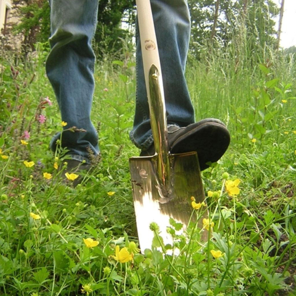 PKS Bronze Copper Spade with a Traditional Handle - Auva Model